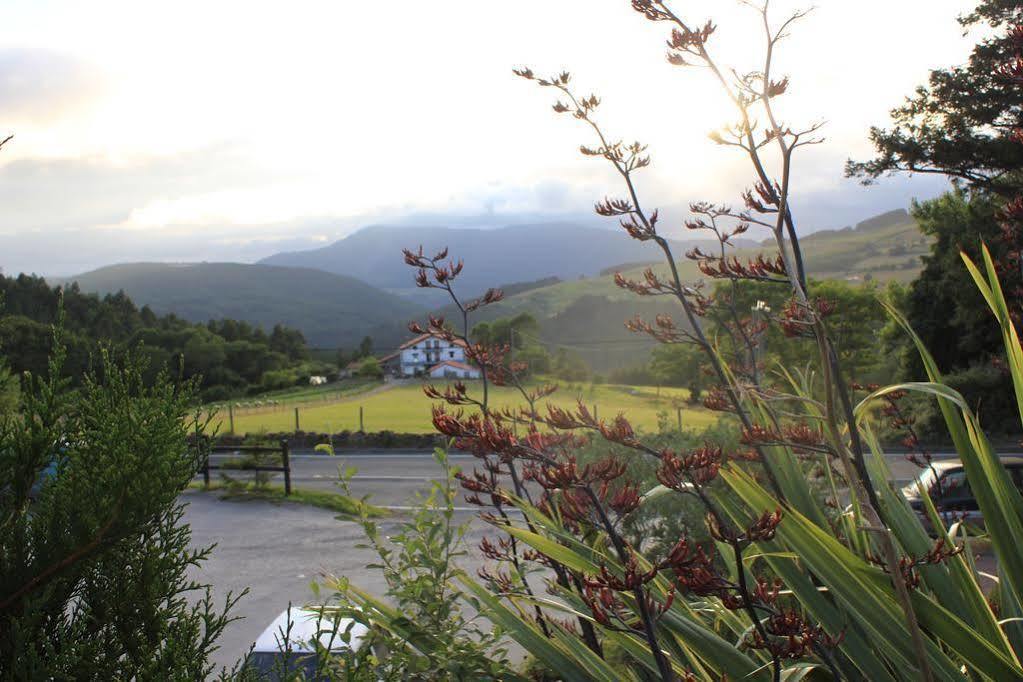 Manuko Benta Guest House Бермео Екстериор снимка